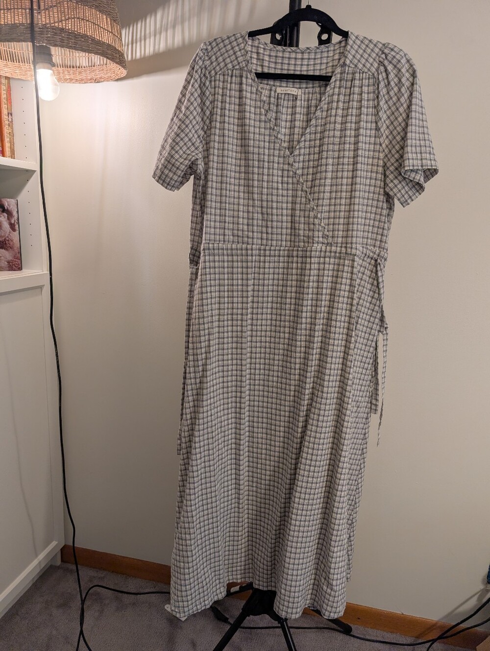 Neuflora Wrap Midi Dress